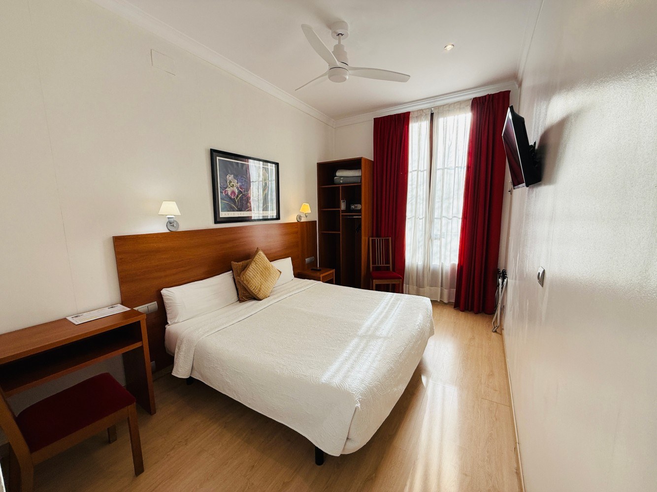 Hostal Ciudad Condal photo 1