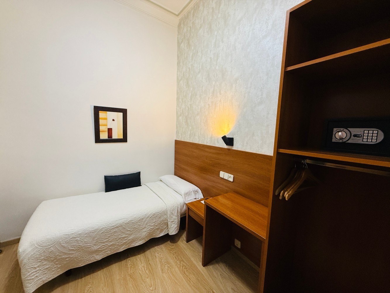 Hostal Ciudad Condal photo 10