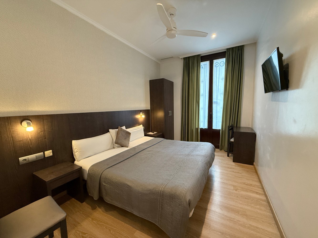 Hostal Ciudad Condal photo 3