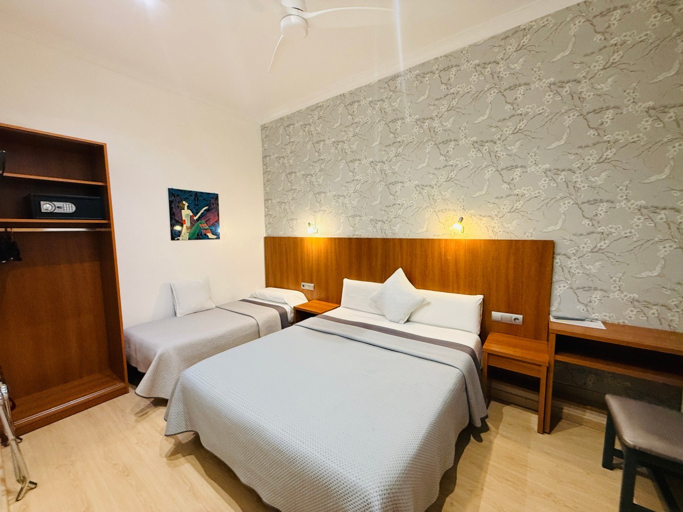 Hostal Ciudad Condal photo 5