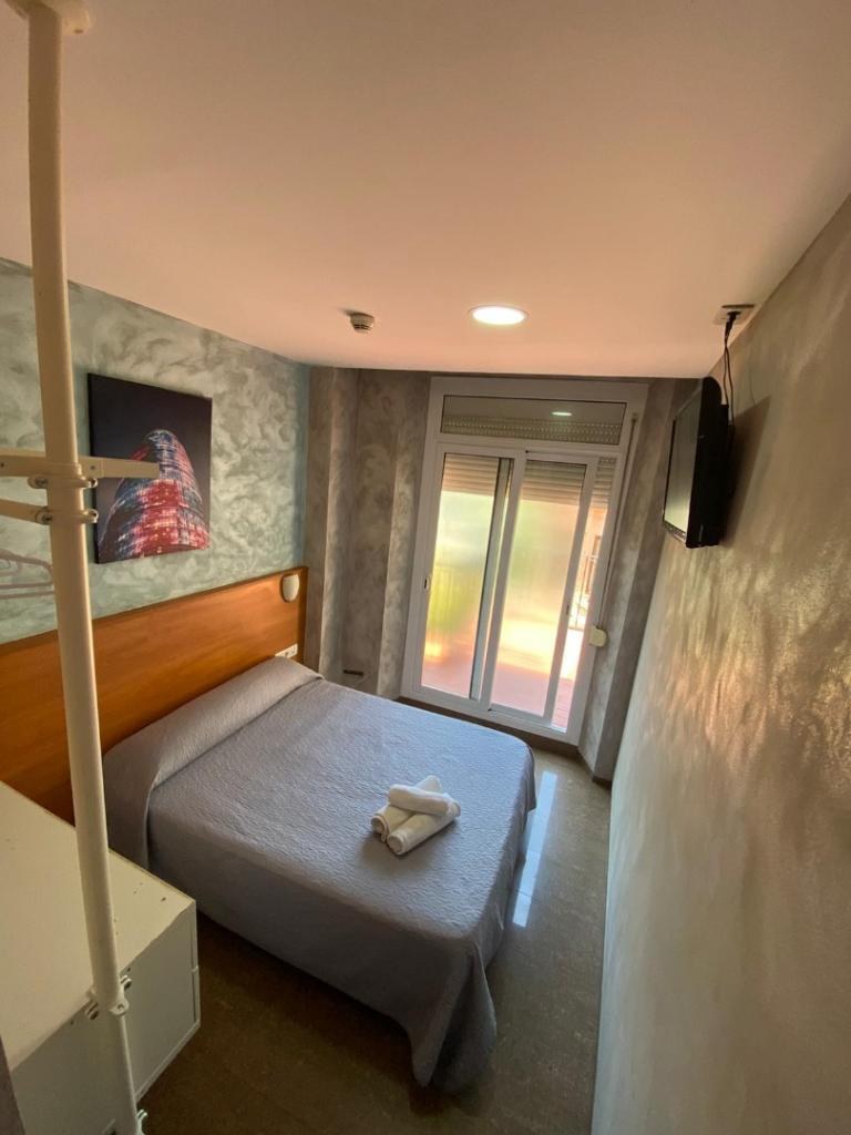 Hostal Drassanes photo 4