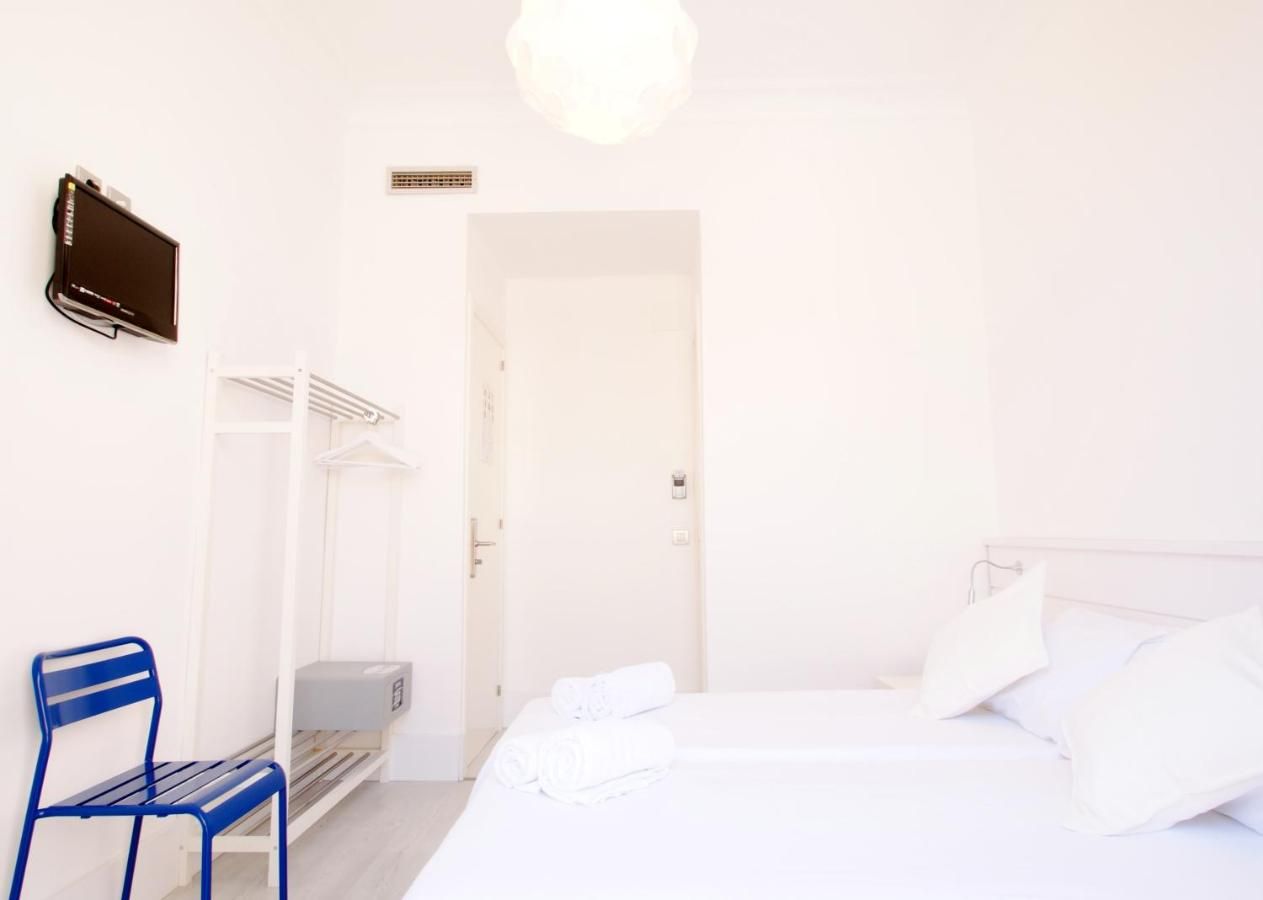 Hostal Express by gaiarooms photo 2