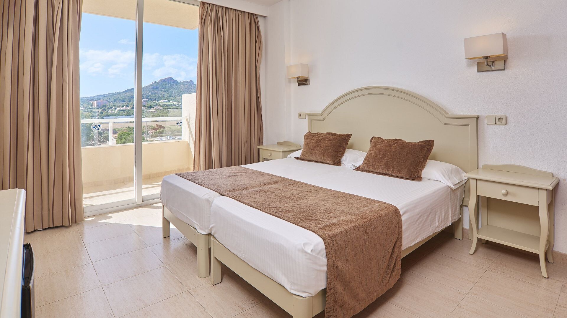 Hotel Garbí Cala Millor photo 8