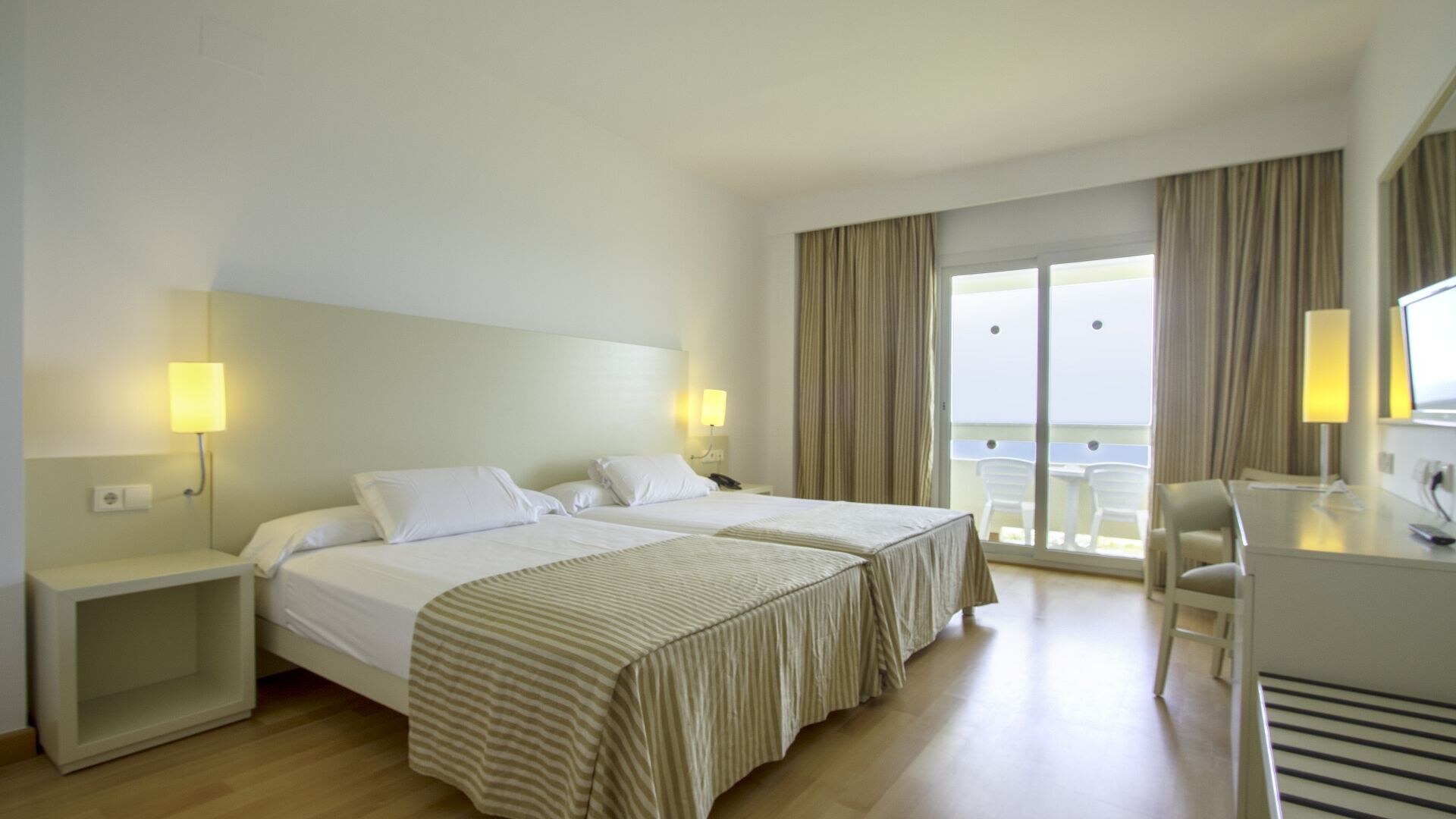 Hotel Garbí Costa Luz photo 7