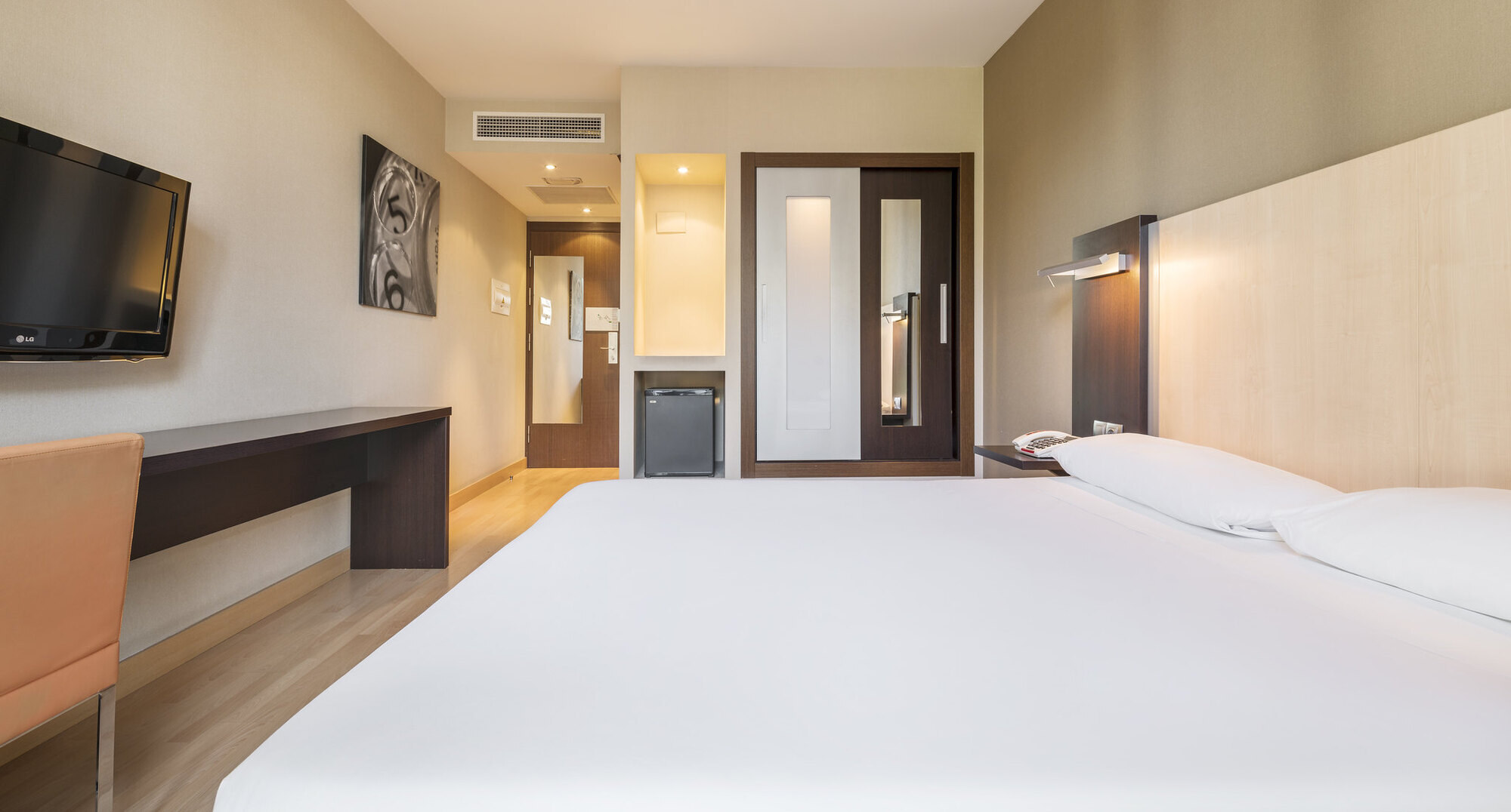 Hotel ILUNION Auditori photo 6