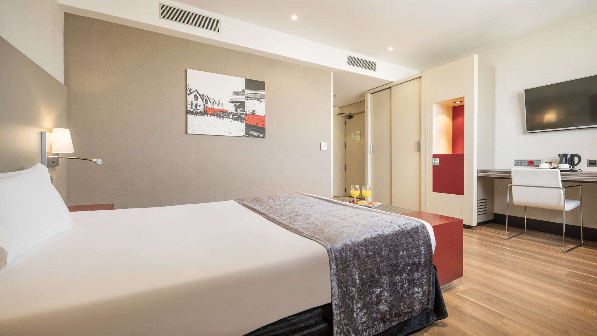 Hotel ILUNION Barcelona photo 6