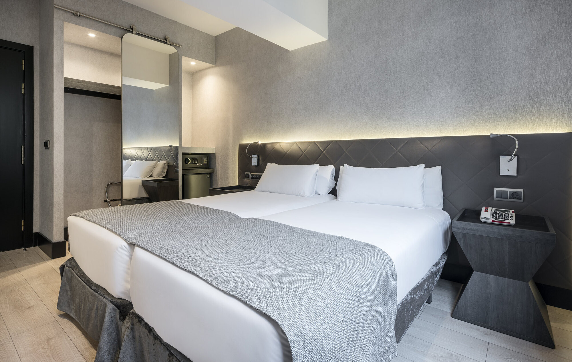 Hotel ILUNION Bel Art photo 4