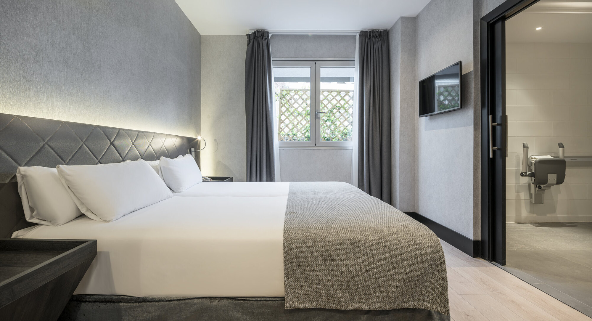 Hotel ILUNION Bel Art photo 5