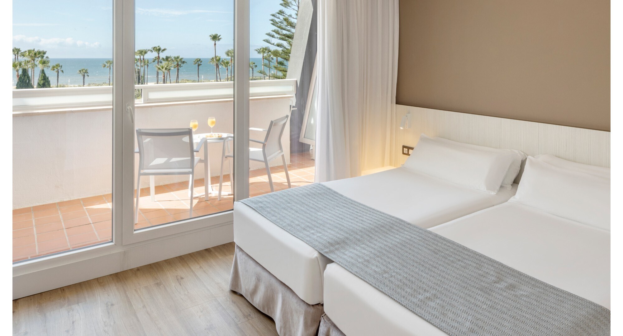 Hotel ILUNION Islantilla photo 6