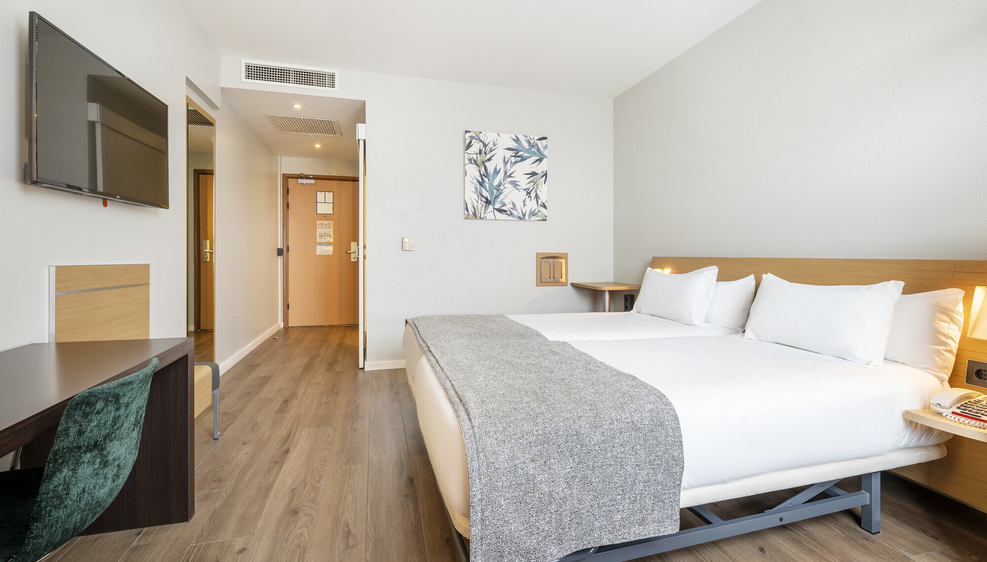 Hotel ILUNION Valencia 4 photo 9