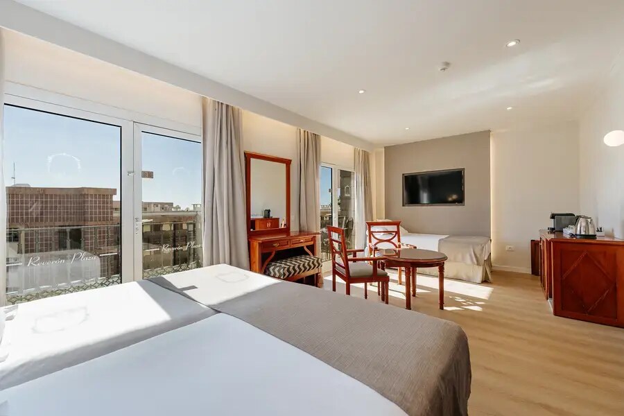 Hotel Reveron Plaza photo 8