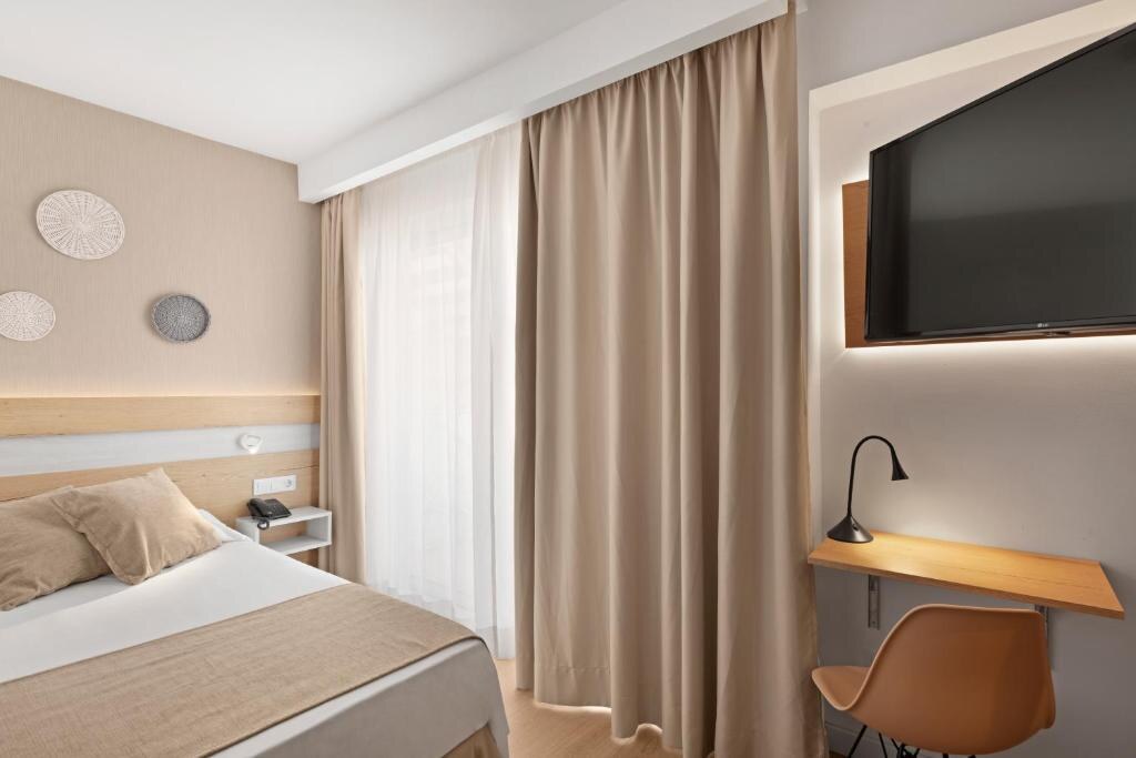 Hotel Sant Jordi photo 3