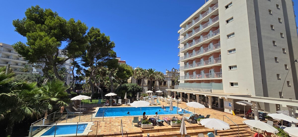 Hotel y Apartamentos Leman photo 1
