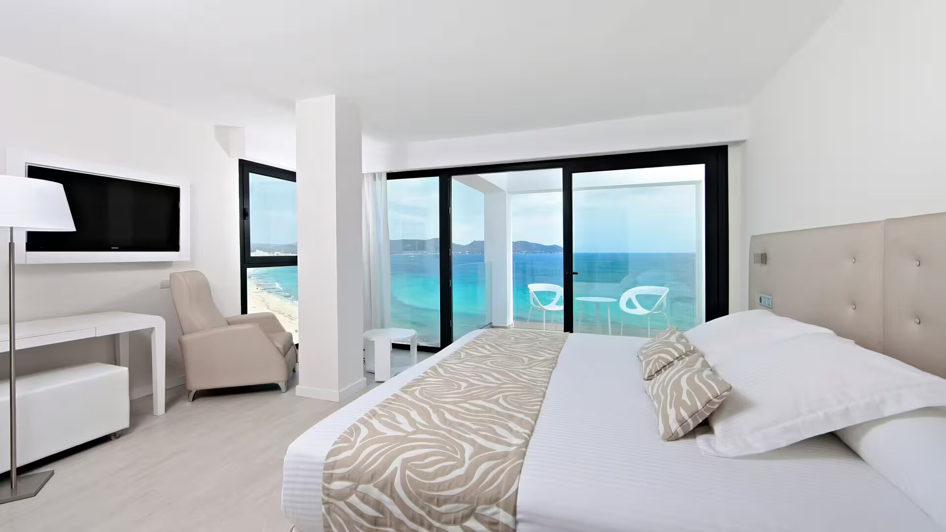 Iberostar Waves Cala Millor photo 9
