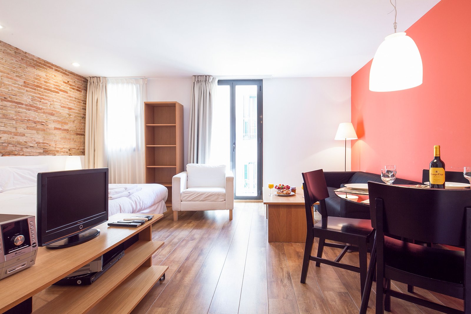 Inside Barcelona Apartments Sants photo 6
