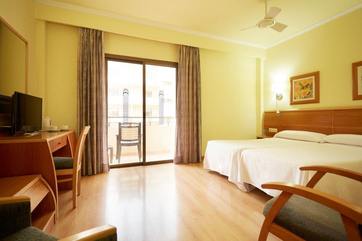 Invisa Hotel La Cala photo 8