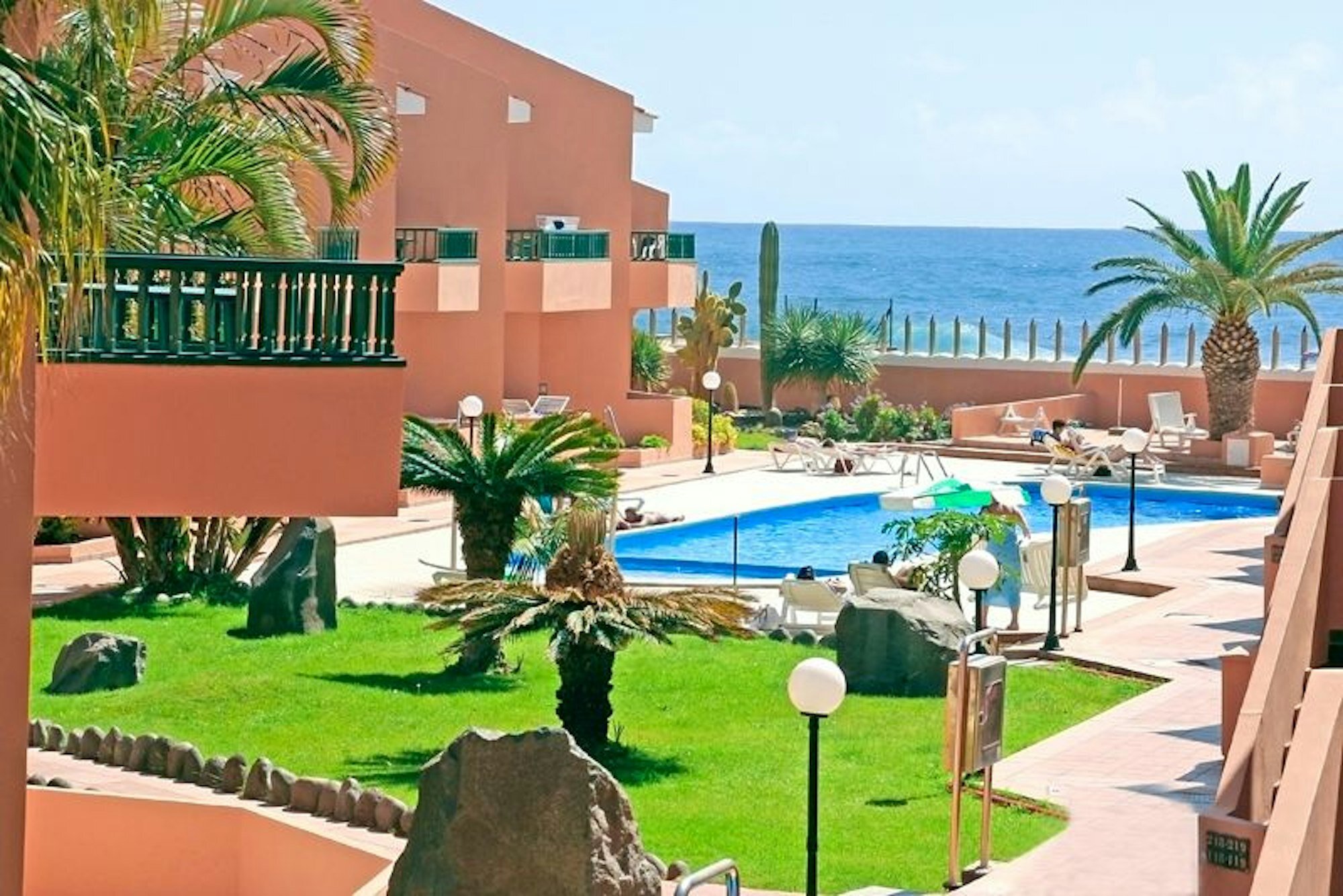 Las Tres Palmeras