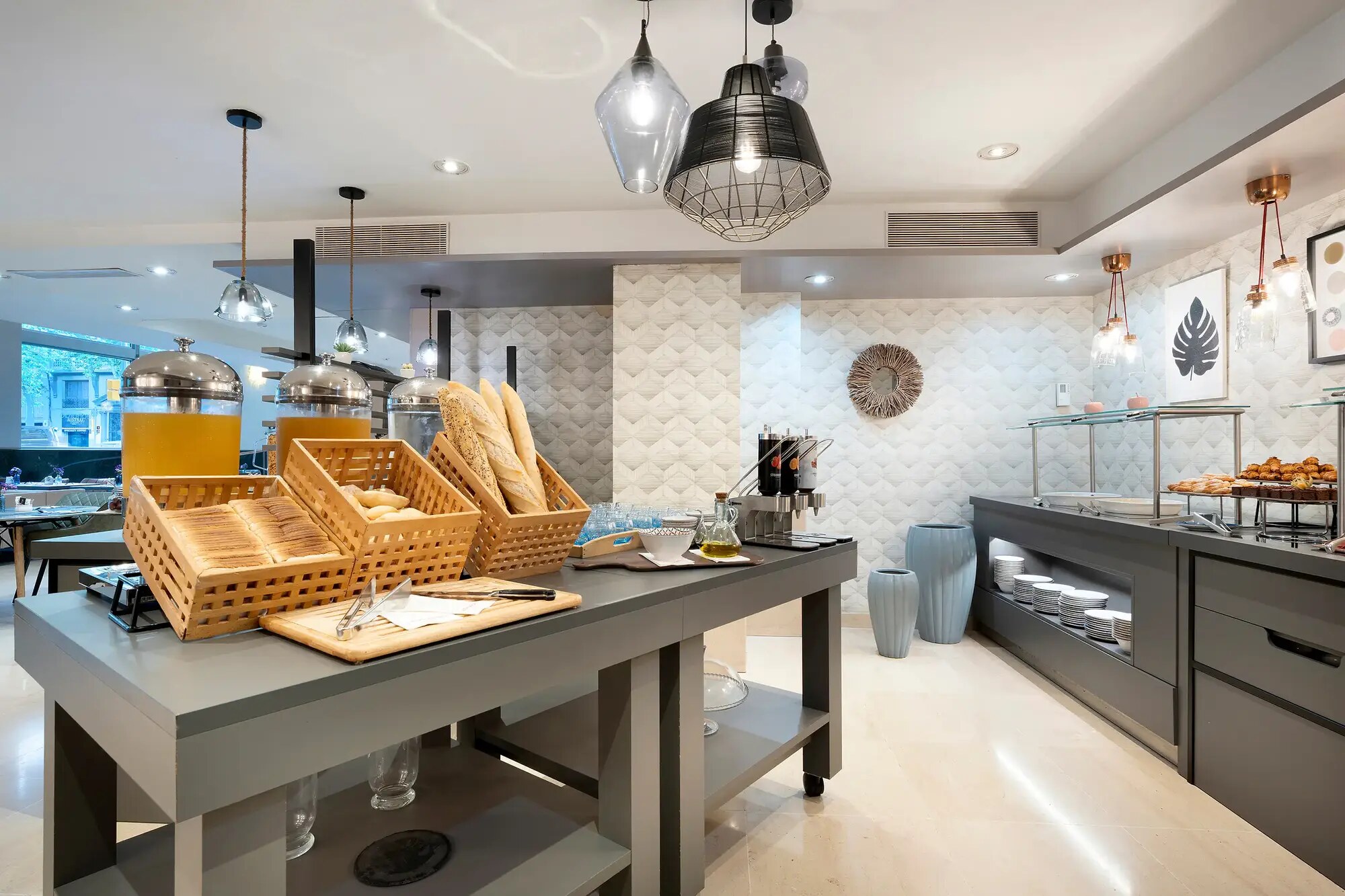 Leonardo Hotel Barcelona Gran Via photo 5