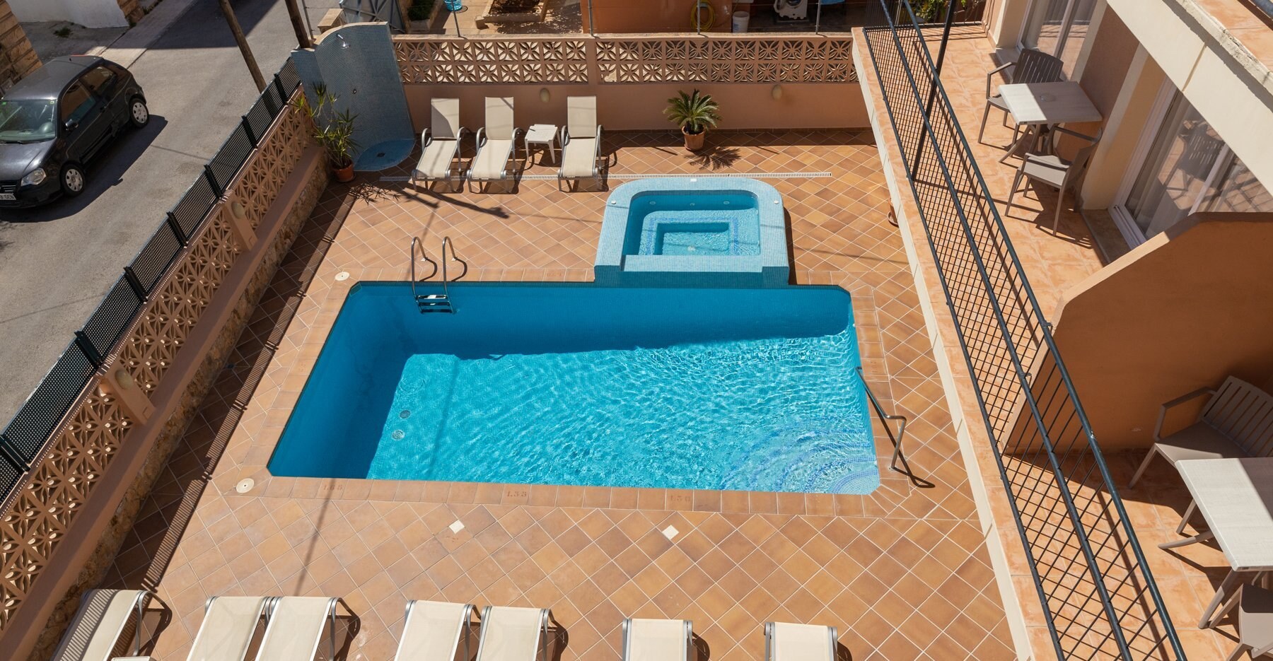 Martinez Apartments photo 2
