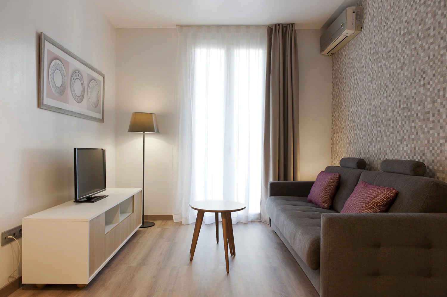MH Apartments S. Familia photo 3