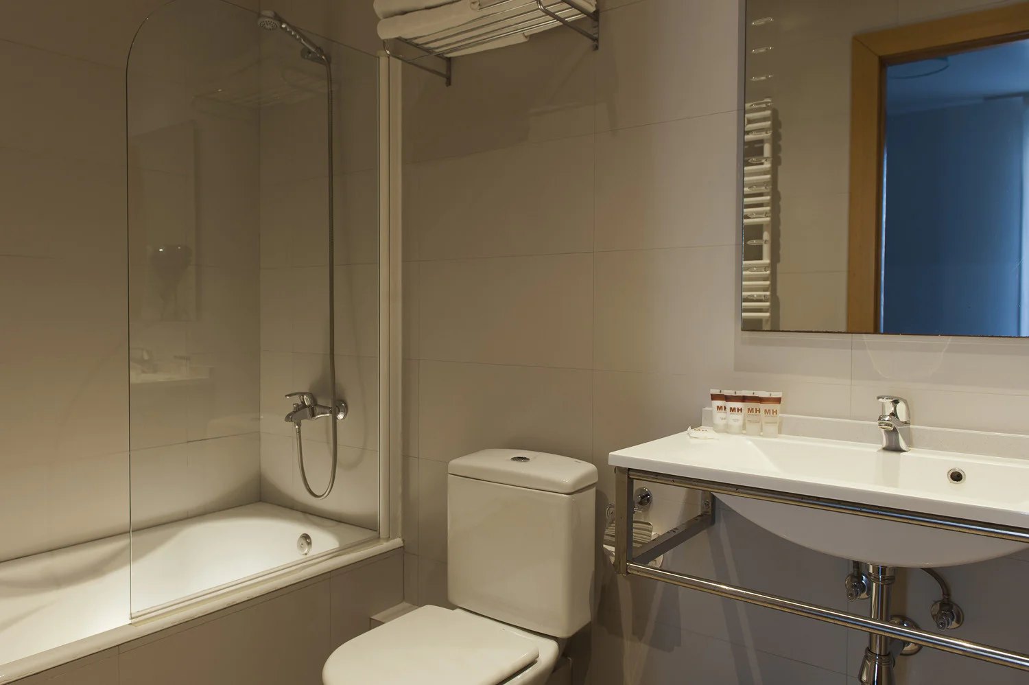 MH Apartments S. Familia photo 4