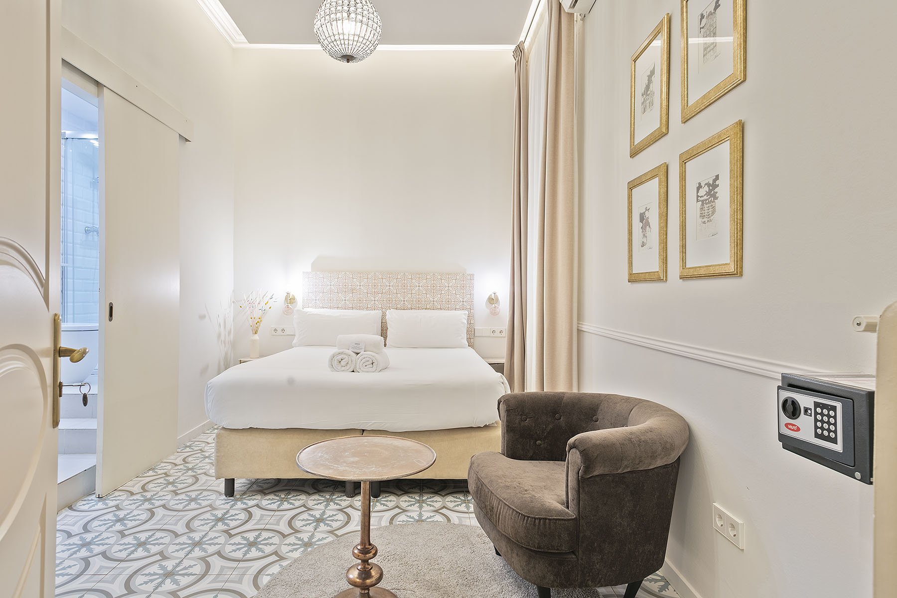 Mihlton Barcelona photo 7