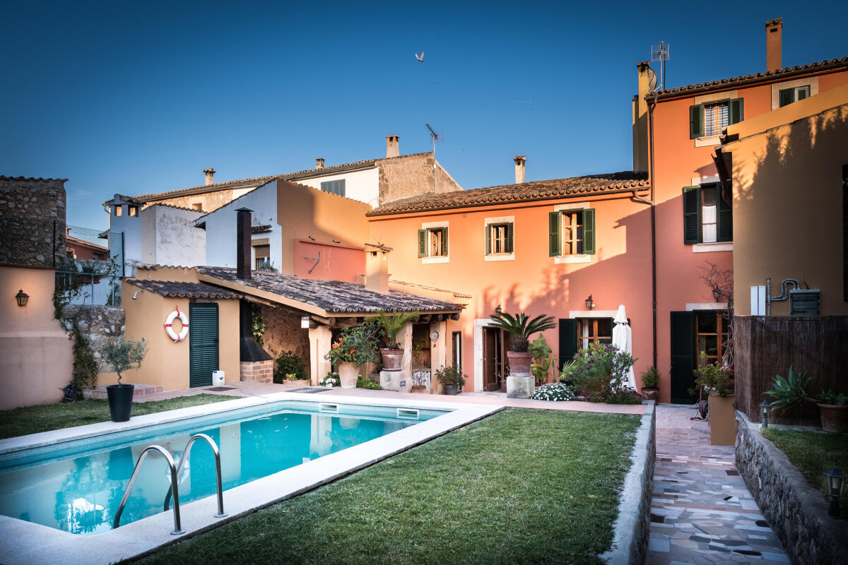 Petit Hotel Alaro photo 1