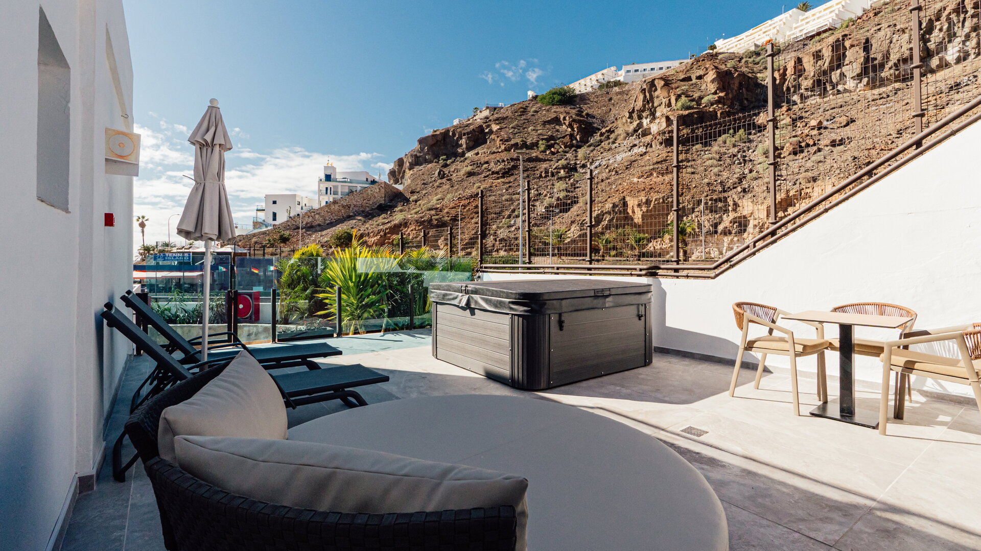 Sunset Suites by Bull photo 3