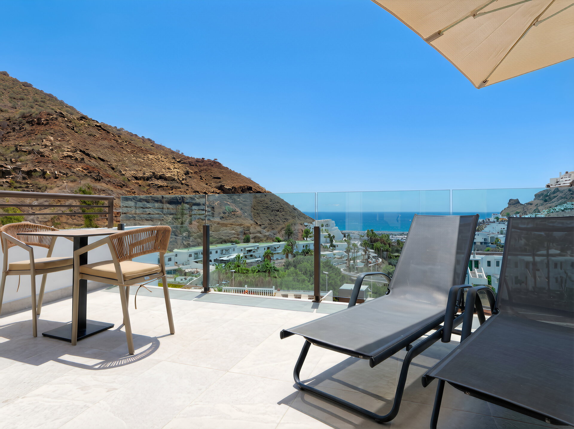 Sunset Suites by Bull photo 4