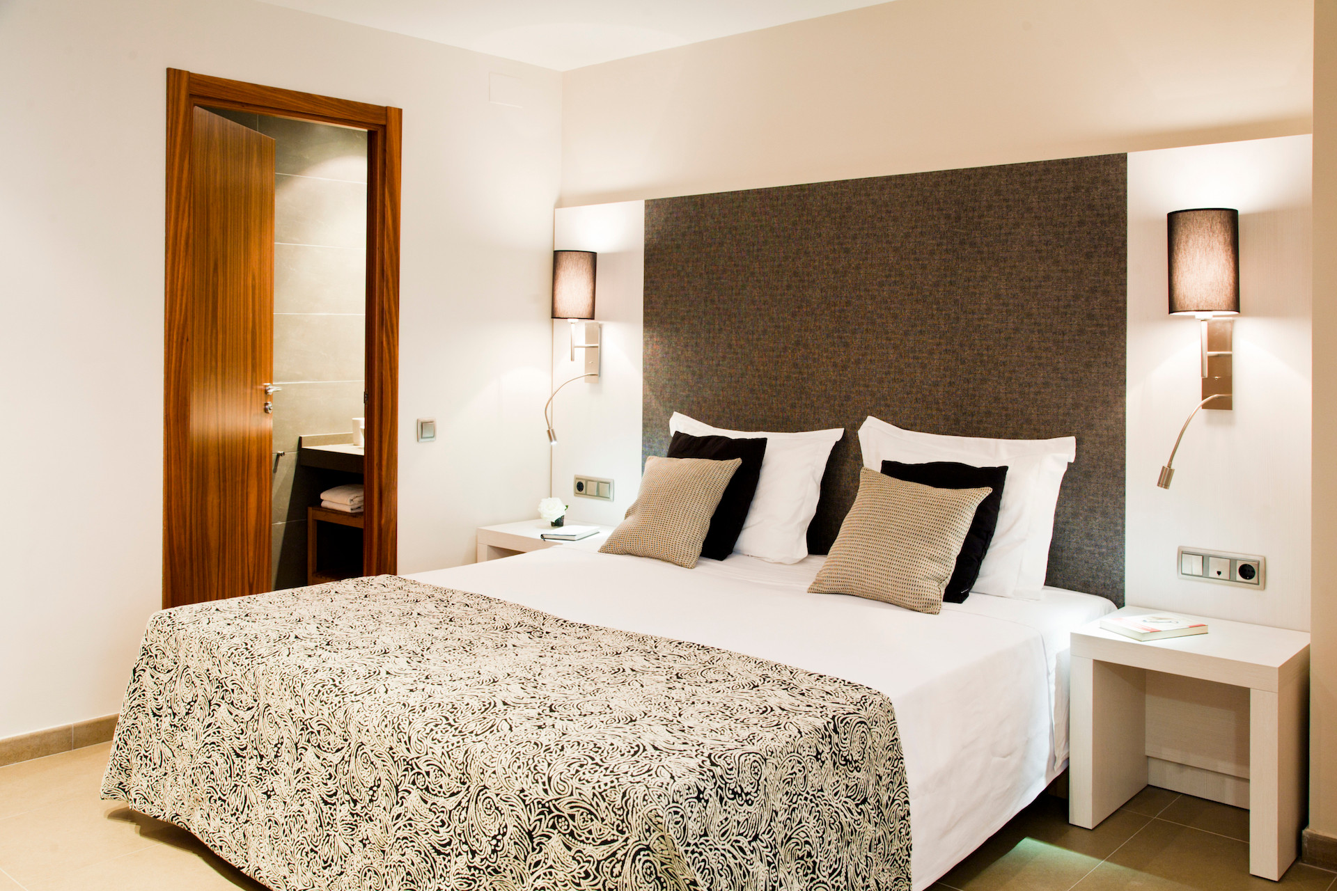 Up Suites Bcn photo 3