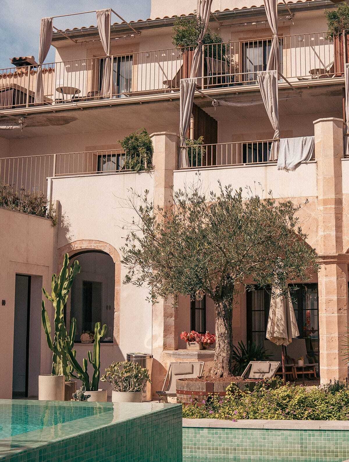 Ynaira Hotel photo 1